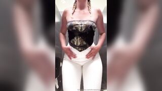 Kirstentoosweet Shakes Huge Ass In Bathroom