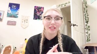 Angelicfukdoll Self-Pleasures Her Pussy After Curvy Tease