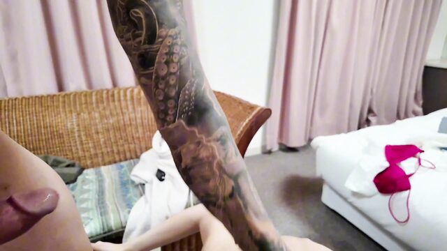 Una_Bunny Petite Gets Pussy Licked In Hotel