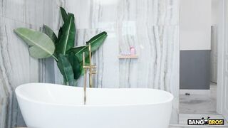 Jade J'adore Gets Creampied In Shower