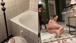 Seltin Sweet Rides Dildo In Bathtub
