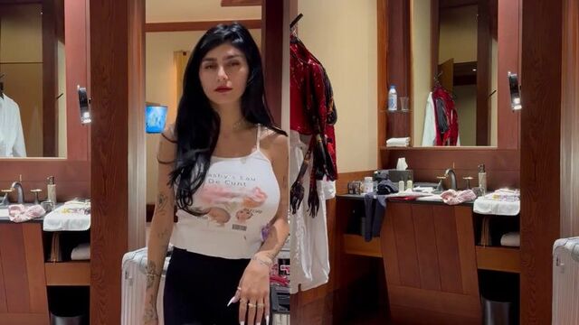 Mia Khalifa Gets Fucked While Getting Ready