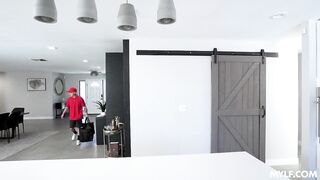 Deliah Grace Milf Rides Delivery Guy