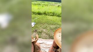 Mayseeds And Alexisaevans Get Fingered Outdoors
