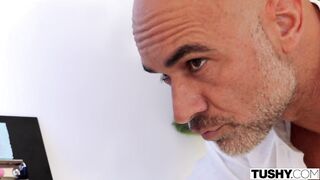 Sia Siberia Takes Messy CIM After Deep Anal