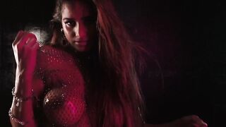 Poonam Pandey Flaunts Toned Body Solo