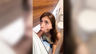 Angeliteen Surrenders To Passionate Kisses In The Bath