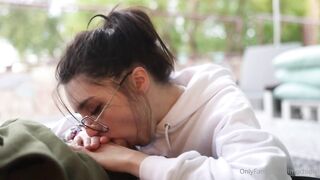 Lilmochidoll Relishes Deep cum Kisses Outdoors