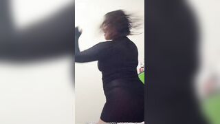 Alejandra Velasquez Fucks Herself With Dildo In Leggings