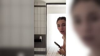 Maligoshik Flashes Juicy Ass In Shower