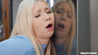 Roxy Risingstar Gets Drilled Hard For A Fluidshot