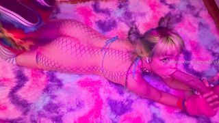 DitzyMaruu Sticks Dildo Deep In Fishnet