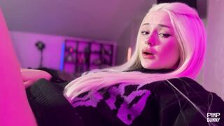 WildTwins Explode Squirts With A Dildo