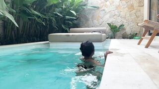 Lil Europa Unleashes Squirting Orgasm Tied Up Outdoor