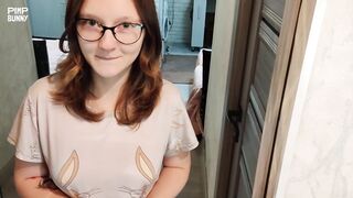 Kisssiiik Fucks With A Courier And Receives Makeup While Parents Are Out