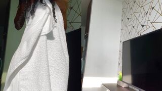 Sexmeat Covers Her Body In Oil For An Ass Plugging