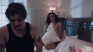 Guy fucking his girlfriend after making his stepmom squirt